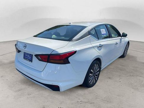 Used 2025 Nissan Altima 2.5 SV FWD image 5