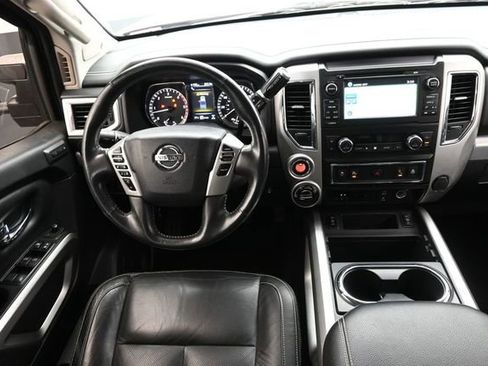 Used 2018 Nissan Titan PRO-4X w/ Pro-4x Convenience Package AWD/4WD image 27