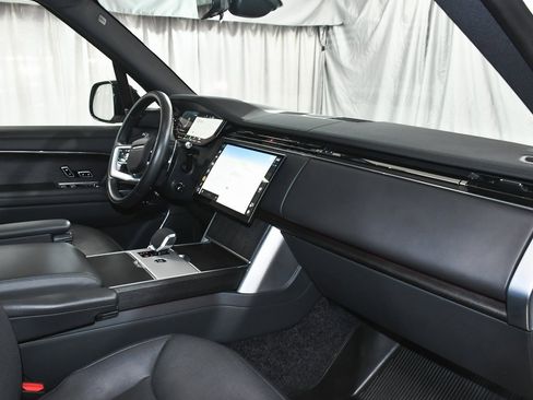 Used 2025 Land Rover Range Rover SE image 66