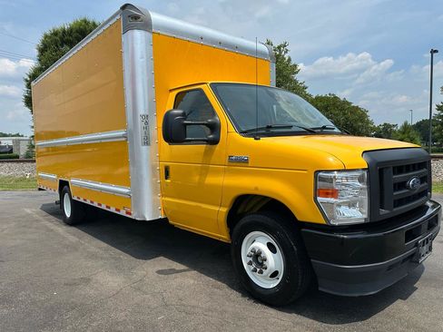Used 2022 Ford E-350 and Econoline 350 Super Duty RWD image 3