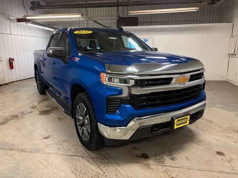 Used 2022 Chevrolet Silverado 1500 LT image 3