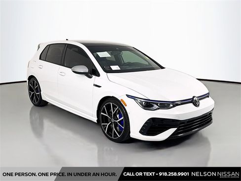 Used 2022 Volkswagen Golf R image 3