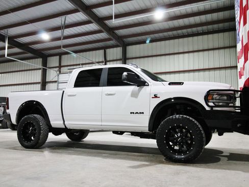 Used 2021 RAM 2500 Laramie w/ Night Edition image 15