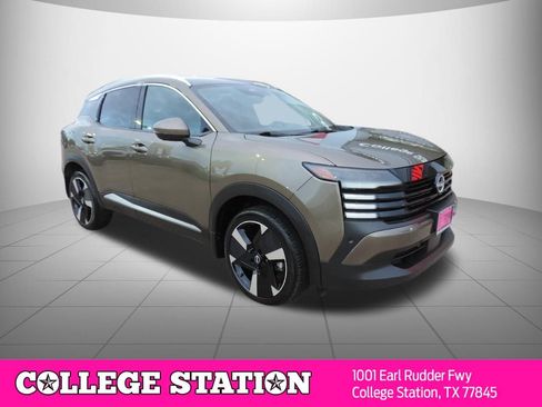 Certified 2025 Nissan Kicks SR FWD image 3