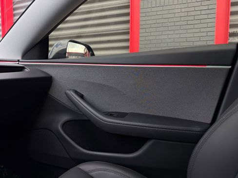 Used 2025 Tesla Model 3 image 19