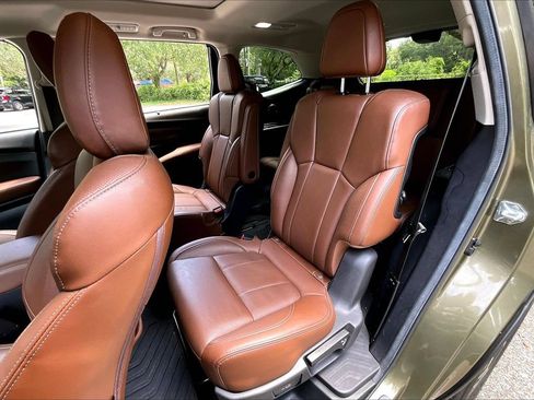 Used 2025 Subaru Ascent Touring w/ Popular Package #1 AWD/4WD image 19