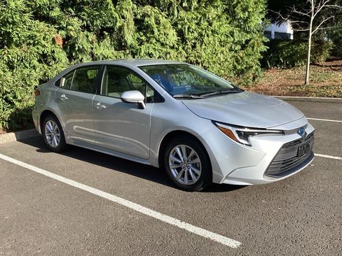 Used 2023 Toyota Corolla LE image 7