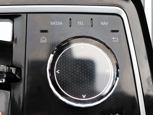 Used 2024 BMW 740i xDrive image 55