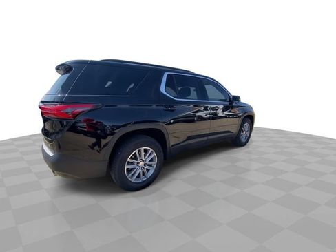 Used 2023 Chevrolet Traverse LT w/ Rear Camera Mirror Package image 2