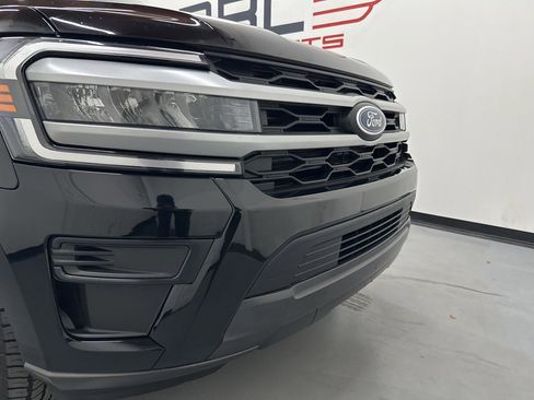 Used 2023 Ford Expedition Max XLT image 2