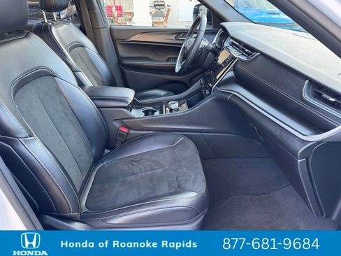 Used 2024 Jeep Grand Cherokee L Laredo image 26