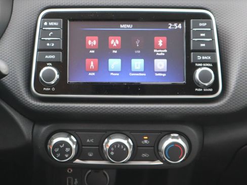 New 2025 Nissan Kicks Play S image 13