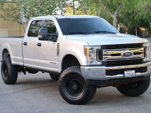 Used 2018 Ford F250 XLT image 2