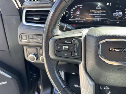 Used 2022 GMC Yukon XL Denali w/ Denali Premium Package image 23