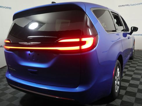 New 2026 Chrysler Pacifica Select image 6