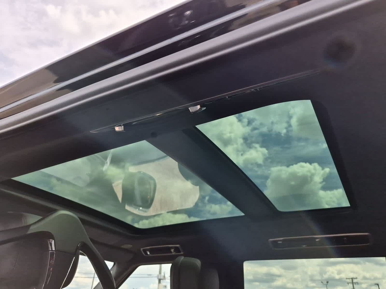 New 2026 Land Rover Range Rover Long Wheelbase SE AWD/4WD image 9