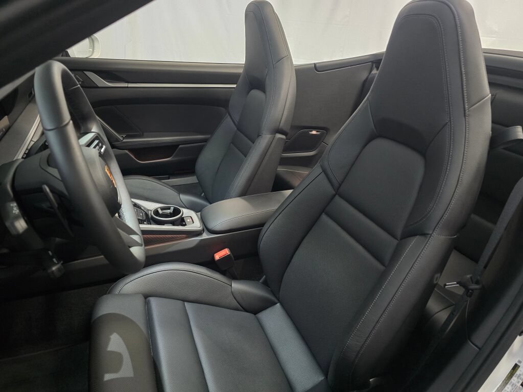 Certified 2025 Porsche 911 Carrera RWD image 5