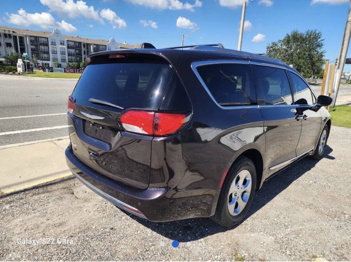 Used 2017 Chrysler Pacifica Touring-L Plus FWD image 8
