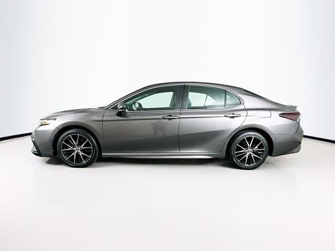 Used 2023 Toyota Camry SE FWD image 4