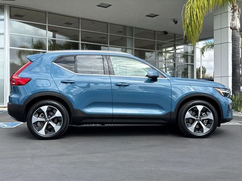 Certified 2025 Volvo XC40 B5 Plus image 6