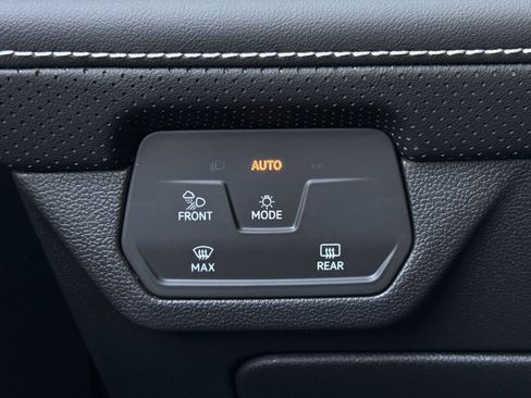 New 2026 Volkswagen Atlas SE image 17