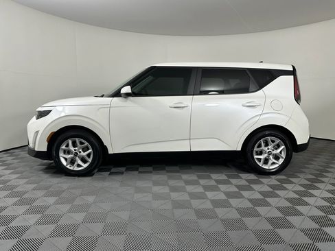 Used 2023 Kia Soul LX w/ LX Technology Package image 14