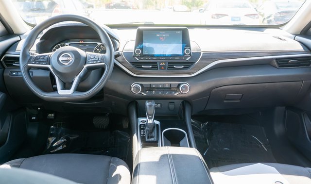 Used 2024 Nissan Altima 2.5 SV FWD image 14