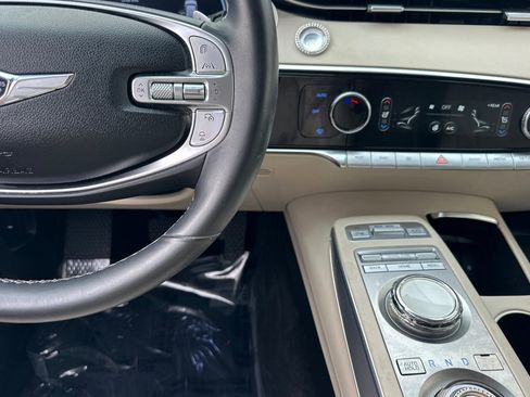 Used 2023 Genesis GV70 2.5T w/ Select Package image 18