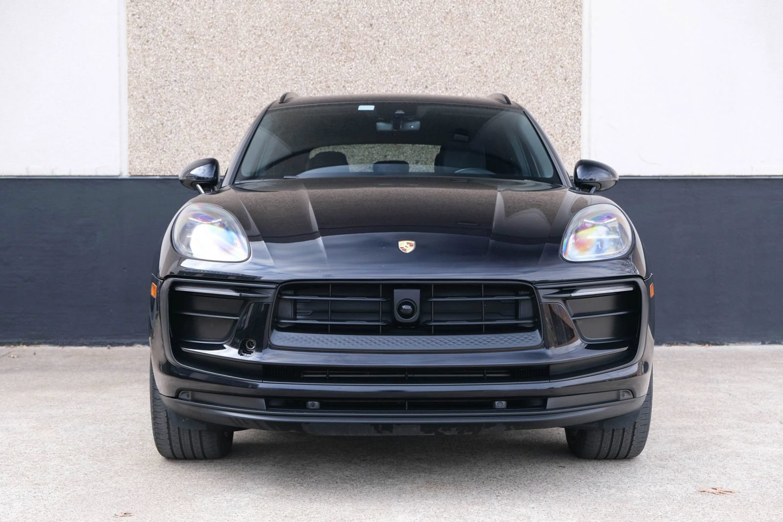 Used 2022 Porsche Macan w/ Premium Package Plus AWD/4WD image 2