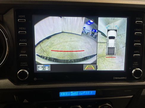 Used 2021 Toyota Tacoma TRD Off-Road w/ Advanced Technology Package image 15