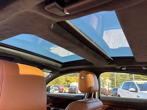 Used 2013 Jaguar XJ image 9