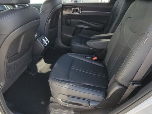 Used 2025 Kia Sorento EX image 8