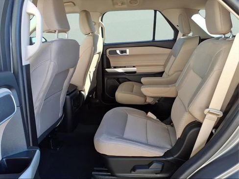 Used 2022 Ford Explorer XLT image 23