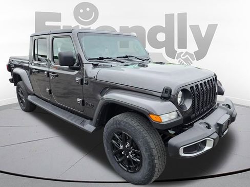 Used 2023 Jeep Gladiator Sport AWD/4WD image 3