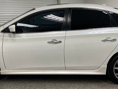 Used 2013 Nissan Sentra SR w/ Premium Pkg image 8