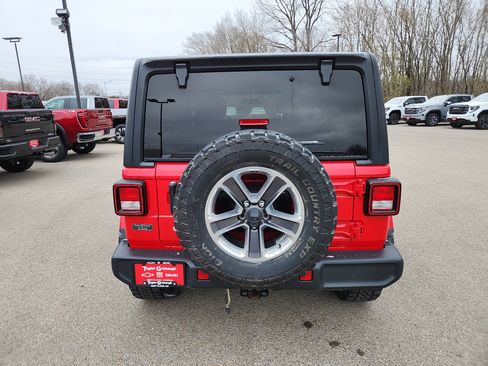 Used 2018 Jeep Wrangler Unlimited Sahara image 7