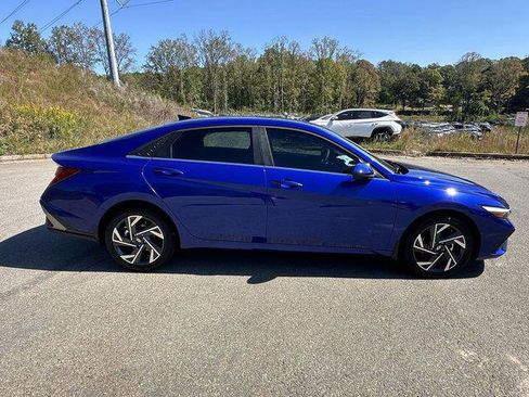 New 2025 Hyundai Elantra SEL image 6