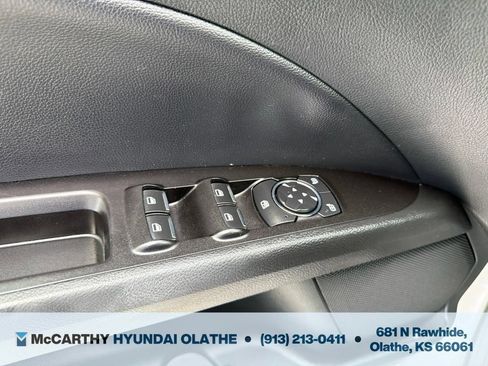 Used 2017 Ford Fusion SE FWD image 32