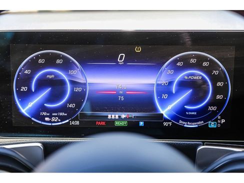 Used 2024 Mercedes-Benz EQB 300 4MATIC image 21