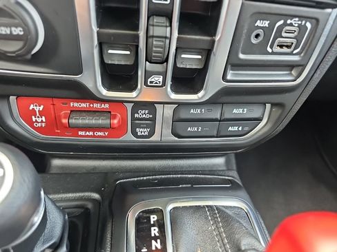 Used 2025 Jeep Wrangler Unlimited Rubicon AWD/4WD image 45