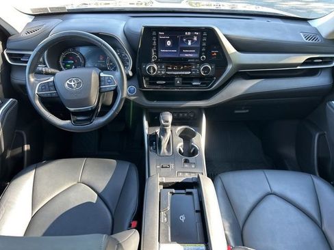 Used 2021 Toyota Highlander XLE AWD/4WD image 37