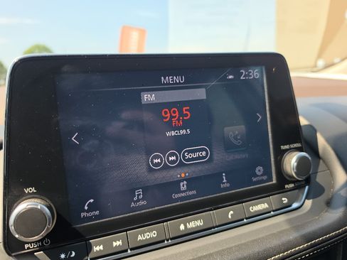 Used 2023 Nissan Rogue SV FWD image 25