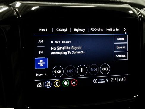 Used 2023 Chevrolet Traverse LT FWD image 3