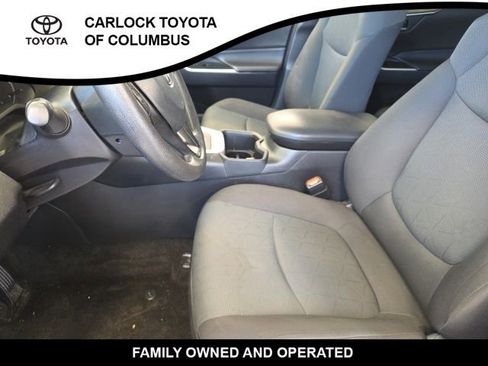 Used 2025 Toyota RAV4 XLE AWD/4WD image 12