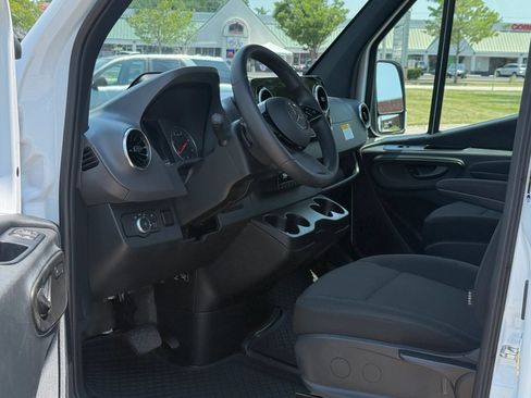 Used 2025 Mercedes-Benz Sprinter 2500 image 12