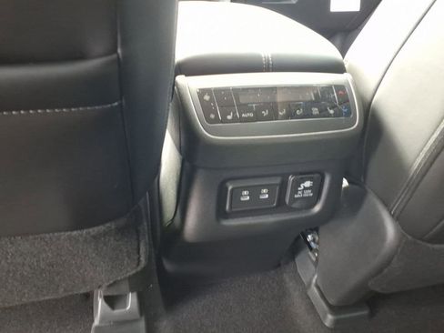 New 2026 Nissan Pathfinder Platinum image 28