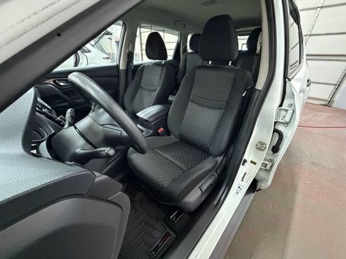 Used 2018 Nissan Rogue S AWD/4WD image 12