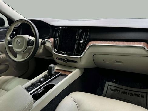 Used 2022 Volvo S60 B5 Momentum w/ Premium Package image 7