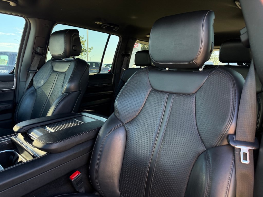 Used 2024 Jeep Wagoneer Series II w/ Flexible Seating Group RWD image 11