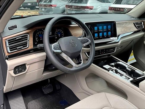New 2026 Volkswagen Atlas SE image 8